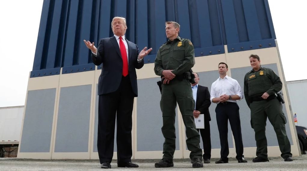 Trump xay tuong bien gioi anh 2