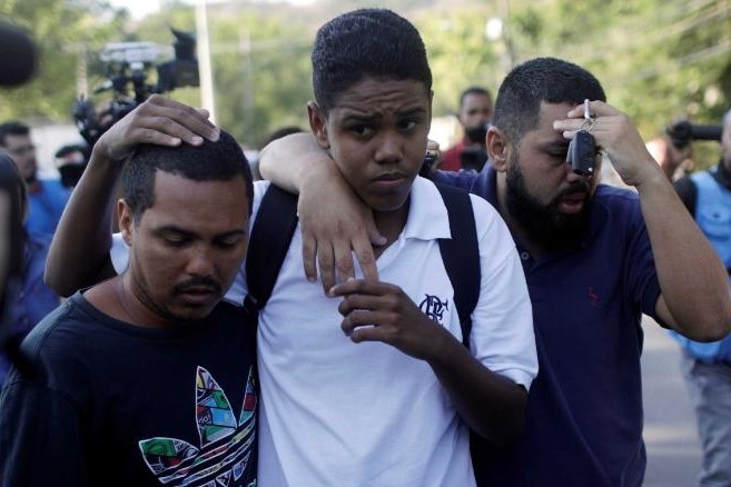 Chay o cau lac bo bong da Brazil, 10 nguoi thiet mang hinh anh