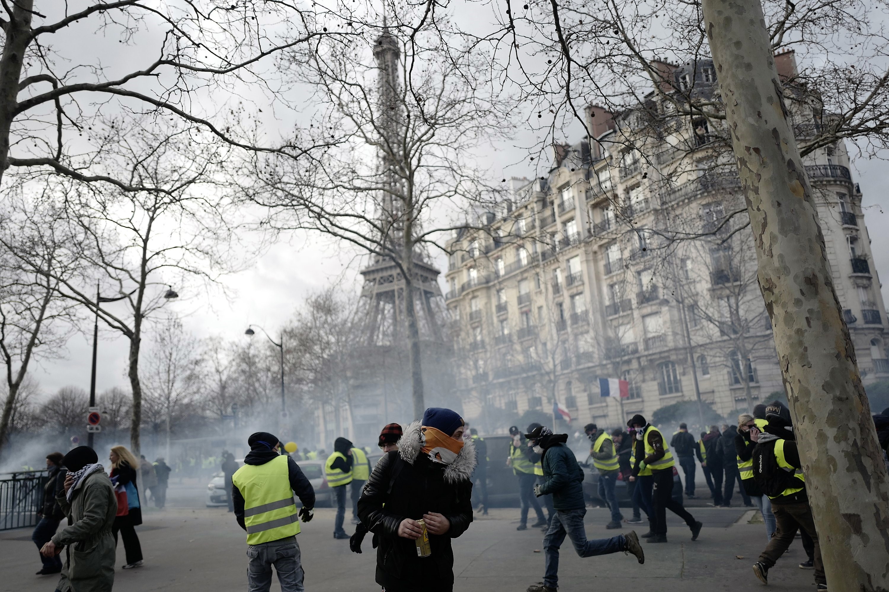 bieu tinh ao vang Phap anh 3