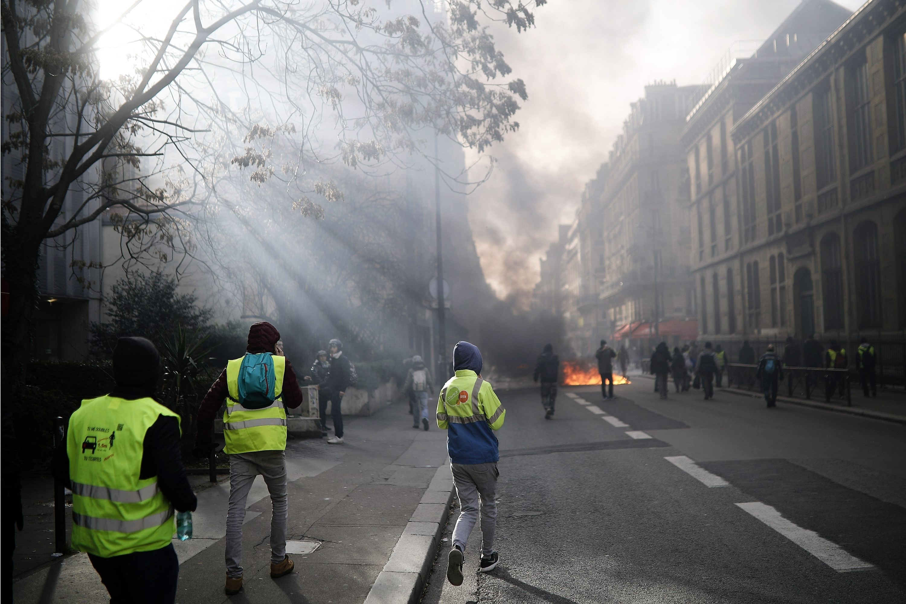 bieu tinh ao vang Phap anh 5