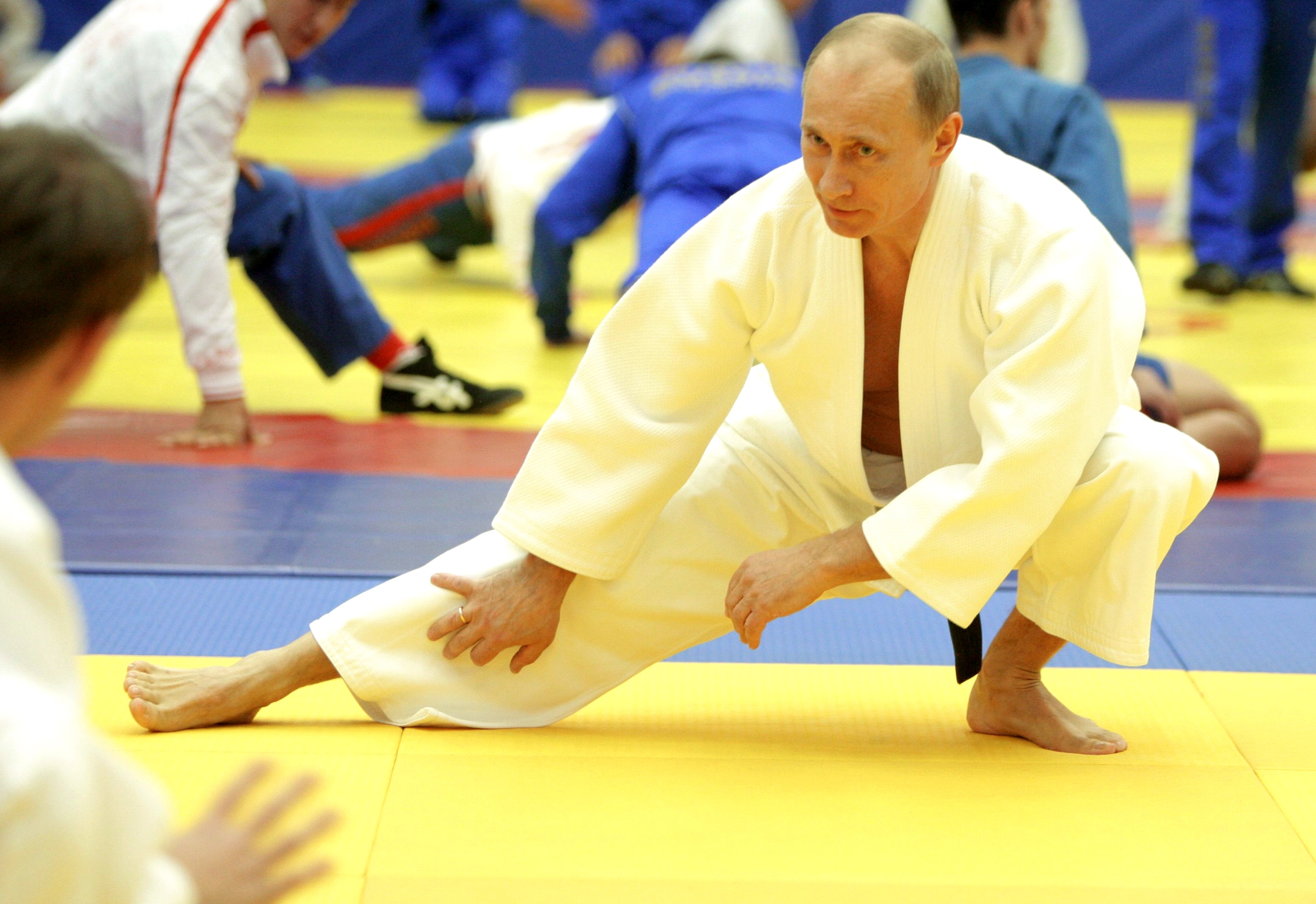 TT Putin chan thuong ngon tay khi tap judo voi tuyen thu quoc gia hinh anh