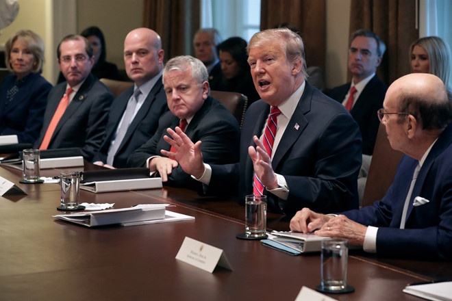 trump se tuyen bo tinh trang khan cap anh 2