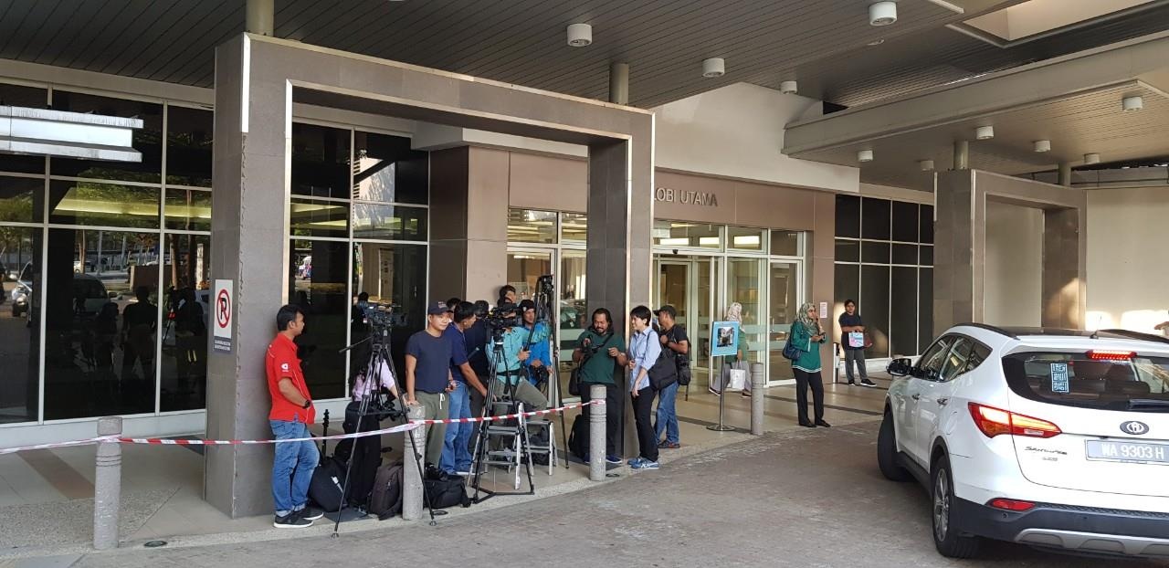 Đoàn Thị Hương tới bệnh viện ảnh 2 Doan Thi Huong toi benh vien anh 2