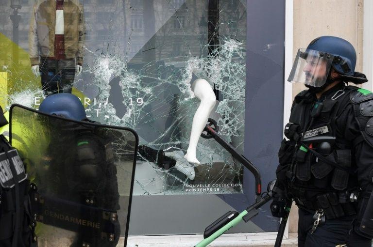 nguoi bieu tinh hoi cua tai Paris anh 4