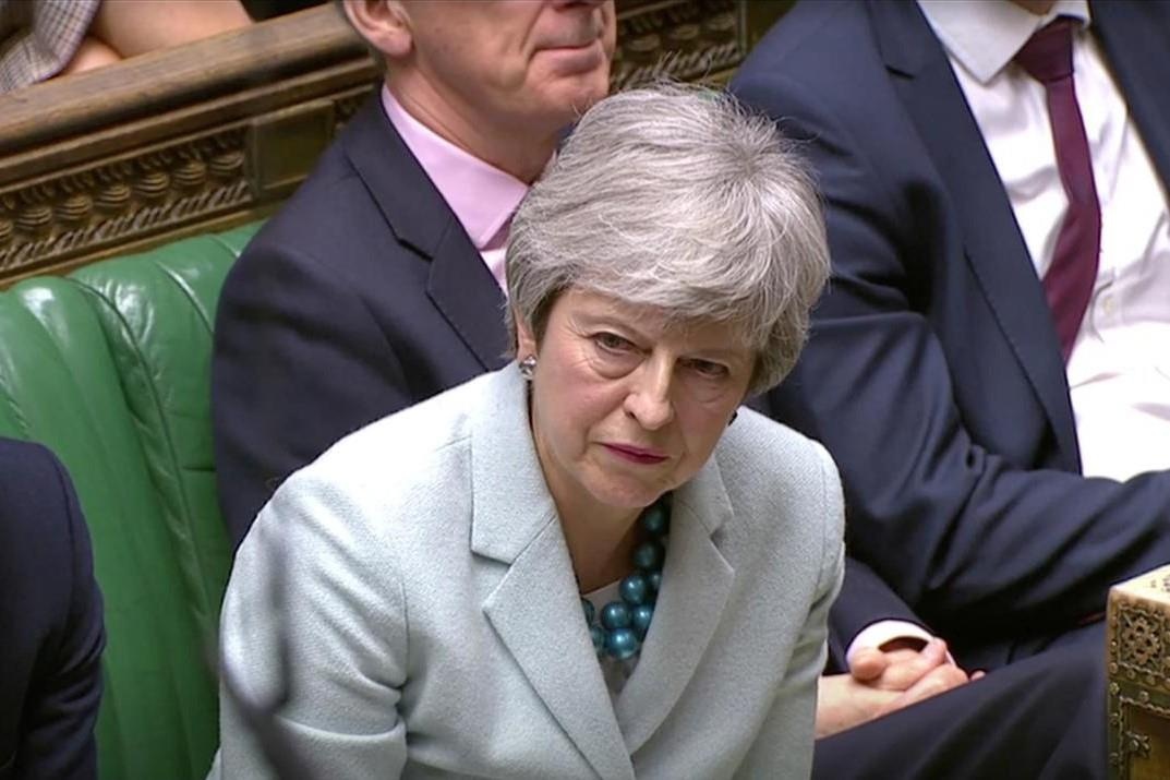 Quoc hoi Anh 'hat' thu tuong sang 1 ben, gianh quyen kiem soat Brexit hinh anh