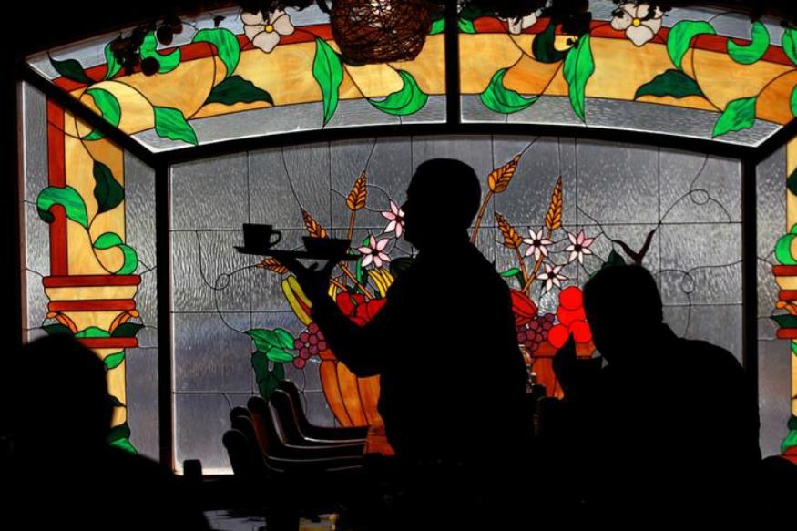 Quan chuc tinh bao Israel 'dang tri' bo quen tai lieu mat o nha hang hinh anh