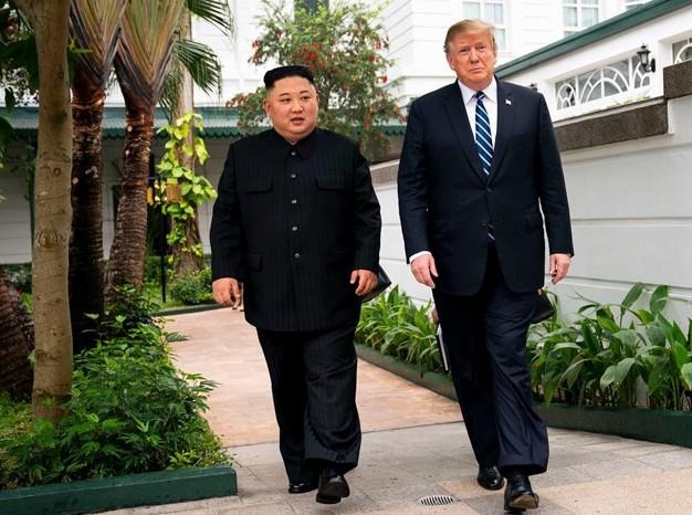 TT Trump tiet lo doi thoai voi ong Kim Jong Un khi di dao o Ha Noi hinh anh