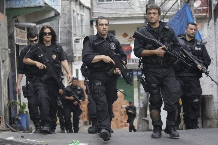 Canh sat Brazil truy duoi, ban guc 11 thanh vien bang cuop ATM hinh anh