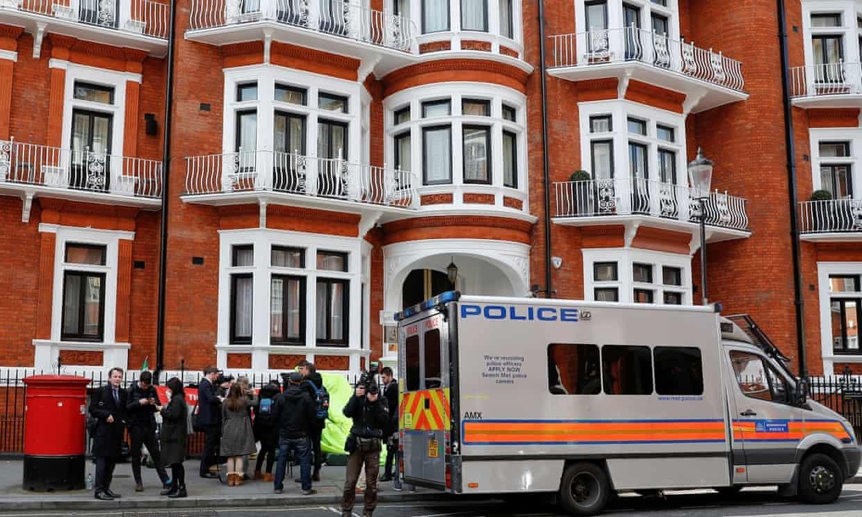 bắt giữ Julian Assange ảnh 3 bat giu Julian Assange anh 3