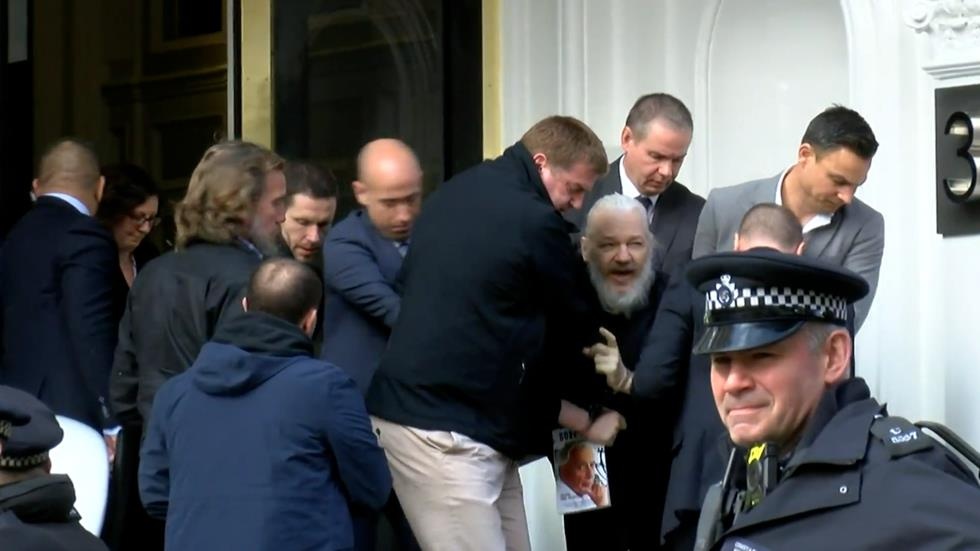 bắt giữ Julian Assange ảnh 1 bat giu Julian Assange anh 1