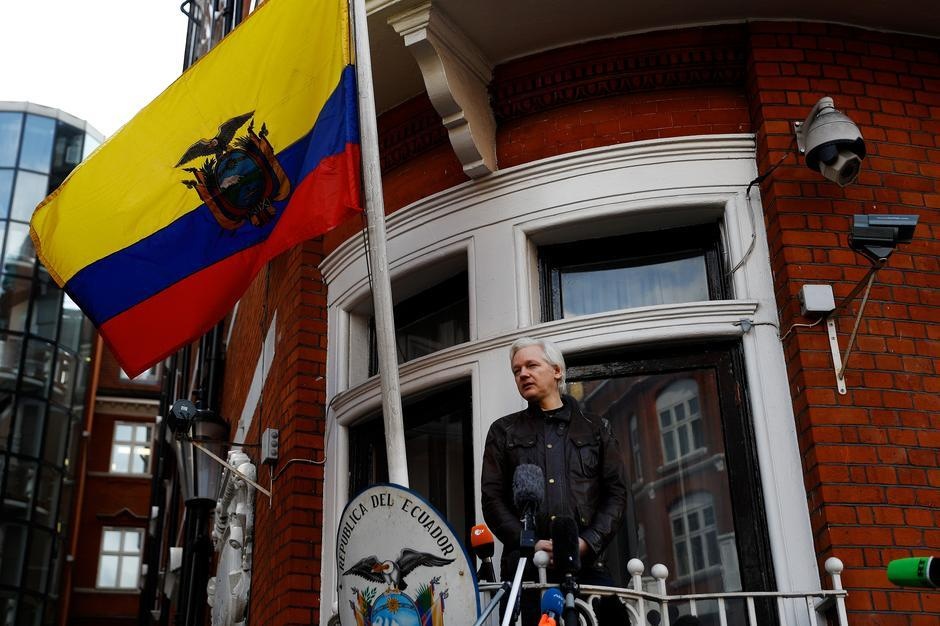 bắt giữ Julian Assange ảnh 2 bat giu Julian Assange anh 2