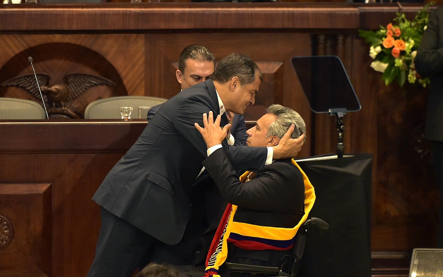 Ecuador phan boi Julian Assange anh 3