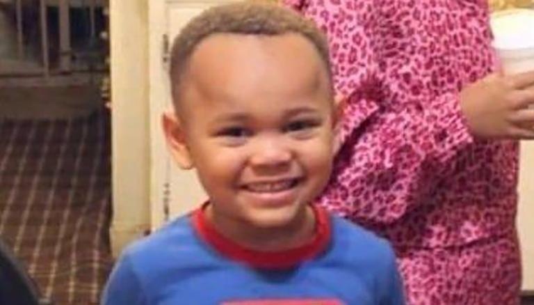 Be trai 4 tuoi tu ban vao dau bao dong dai dich sung nhuc nhoi tai My hinh anh