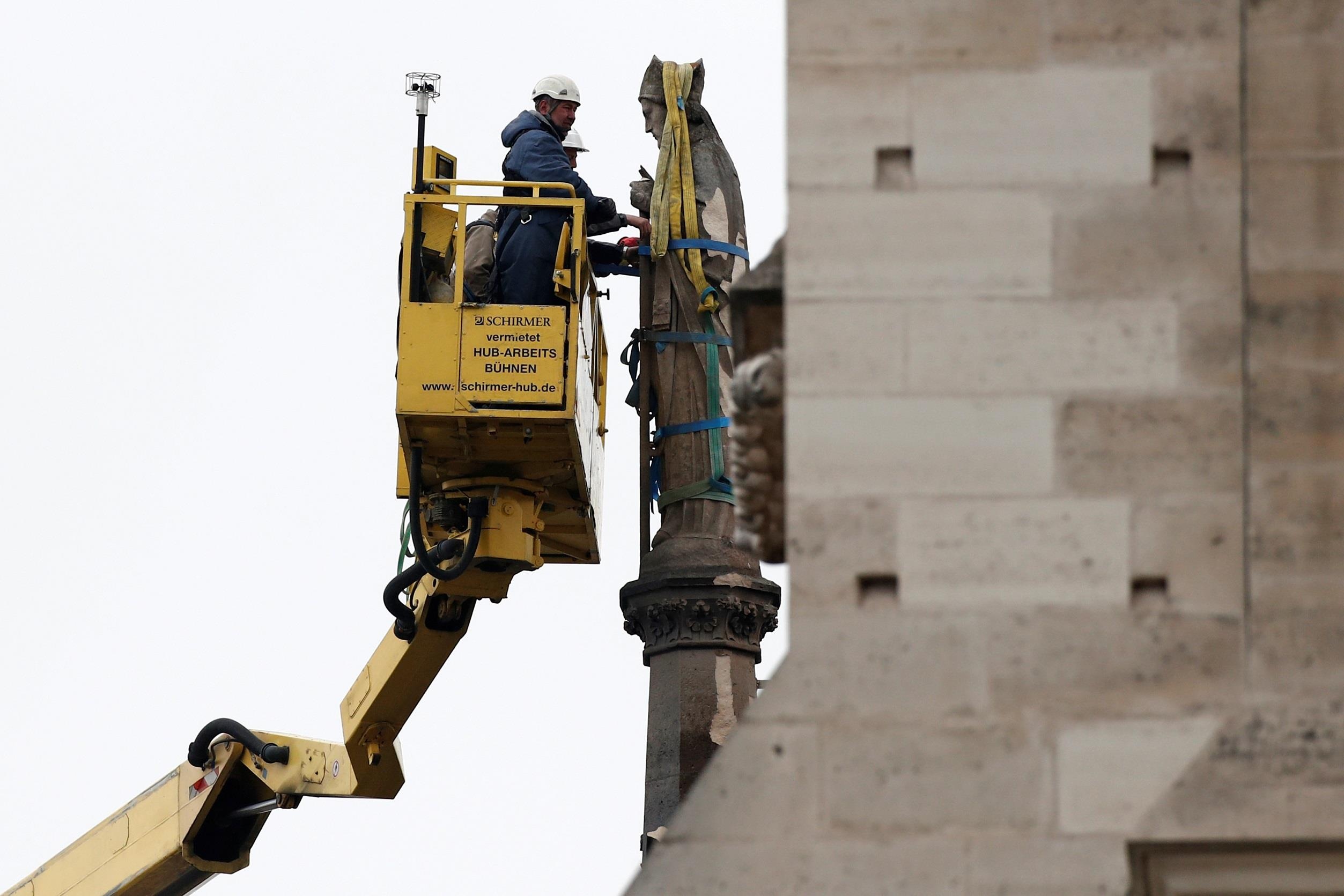 tuong co o Nha tho Duc Ba anh 11