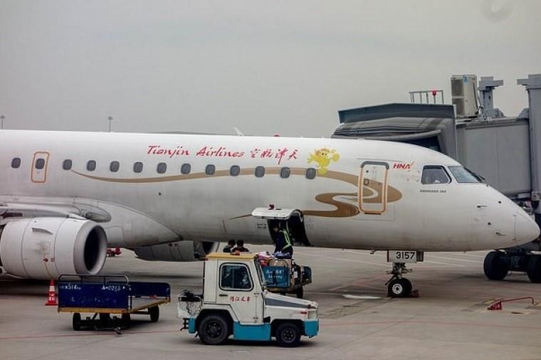 Hang khong Trung Quoc dau dau vi nan tung dong xu cau may tren may bay hinh anh