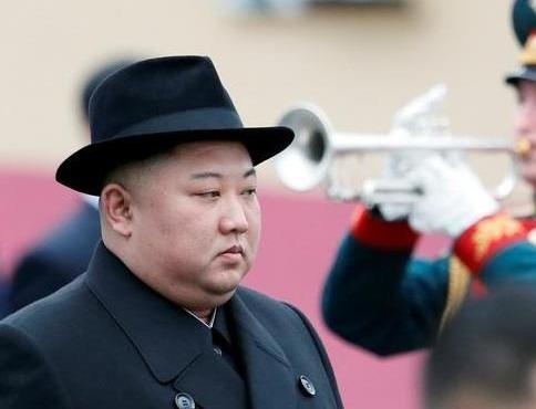 Sau khi Washington khuoc tu, ong Kim tim cach lam ban voi TT Putin hinh anh