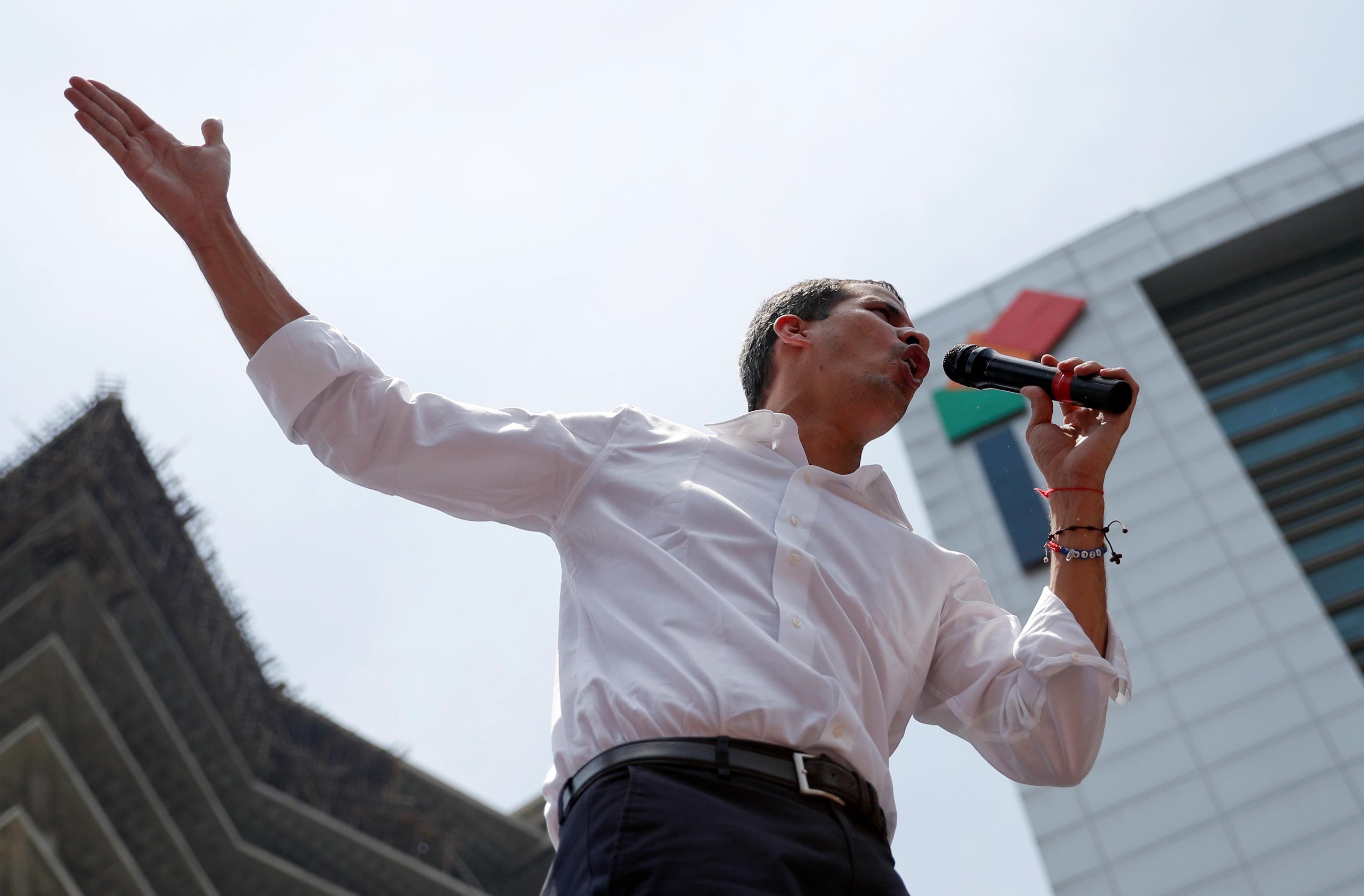 Phe doi lap Venezuela tiep tuc bieu tinh nhung suc hut da giam hinh anh