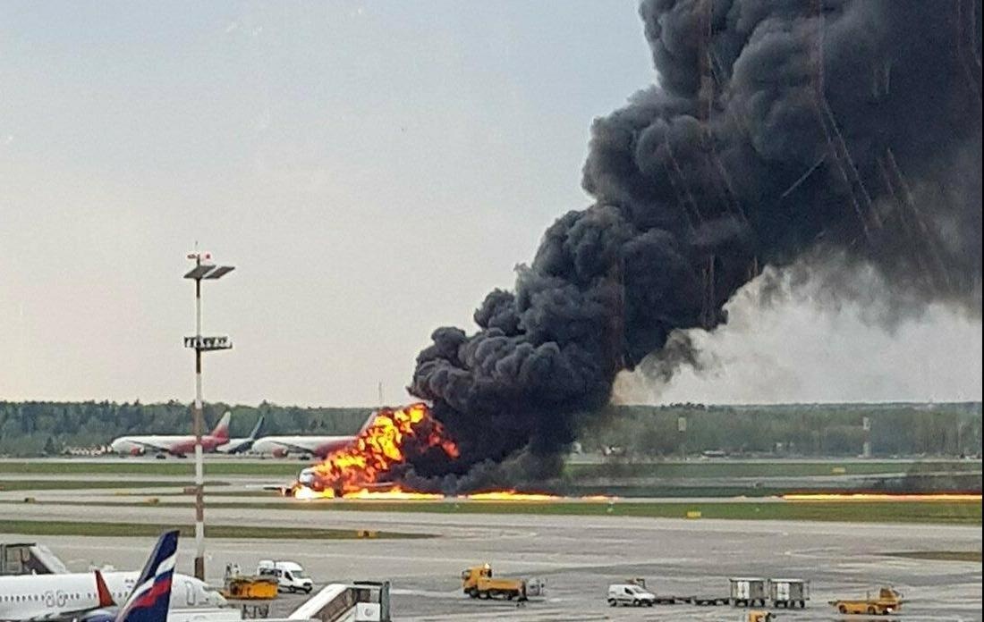 May bay Nga boc chay tren duong bang o Moscow, it nhat 41 nguoi chet hinh anh