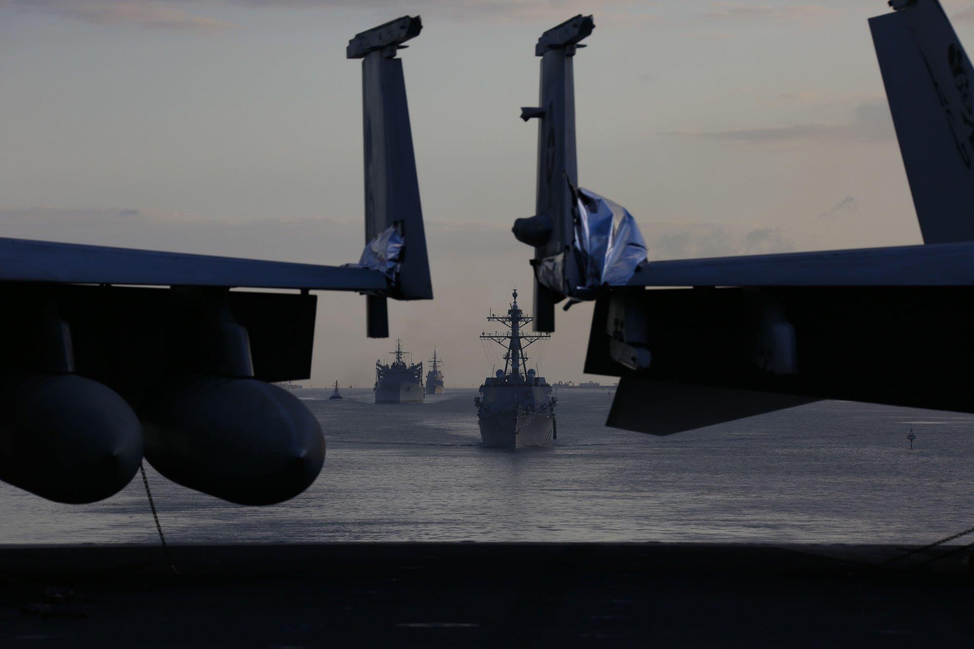 tau san bay My den trung dong anh 3