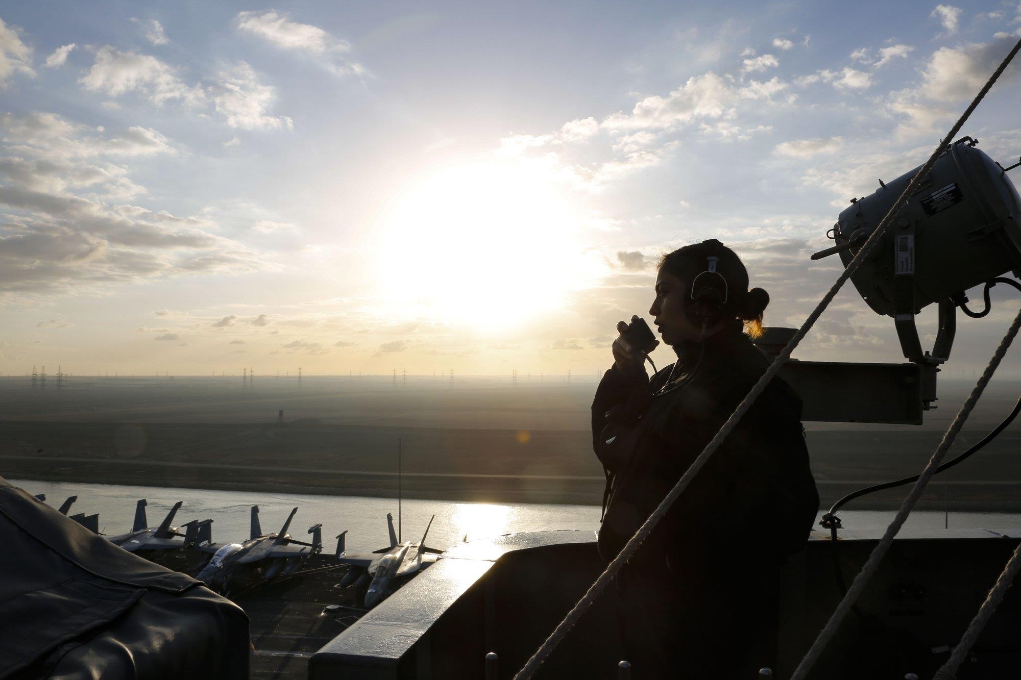 tau san bay My den trung dong anh 4