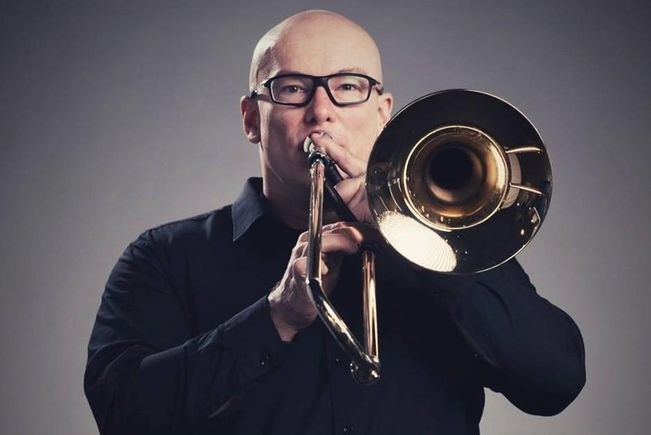 toi pham au dam nuoc ngoai anh 2