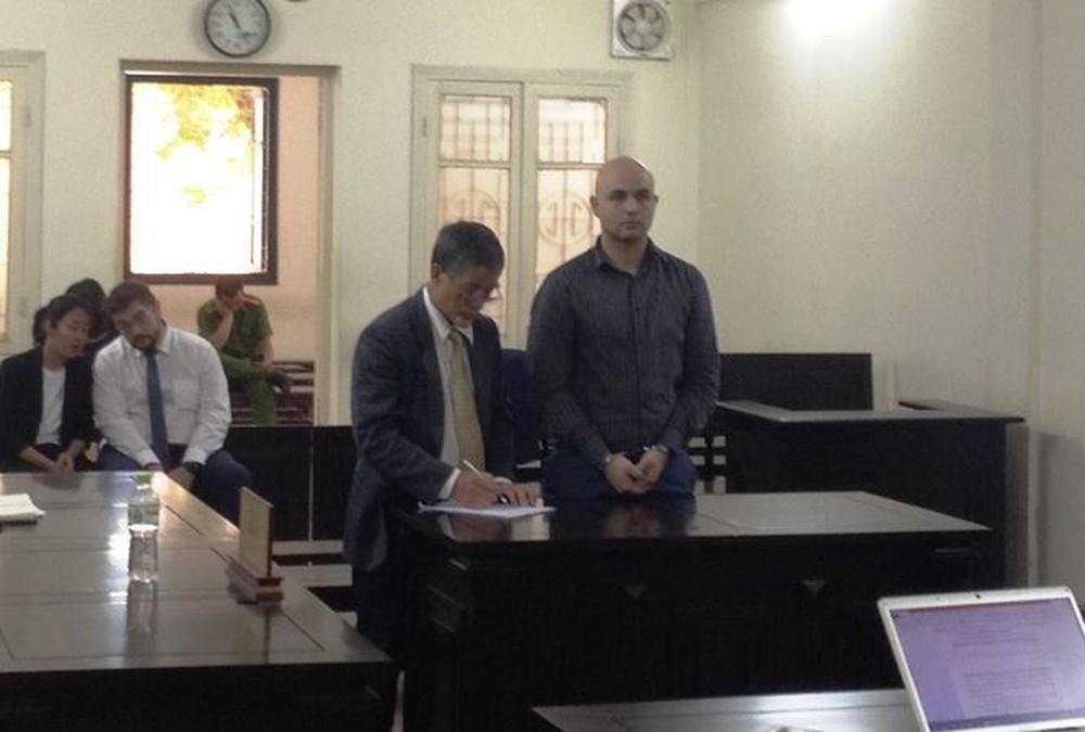 toi pham au dam nuoc ngoai anh 7