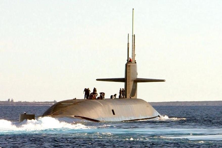 Thuy thu tau ngam My bi dieu tra vi 'danh sach cuong hiep' hinh anh