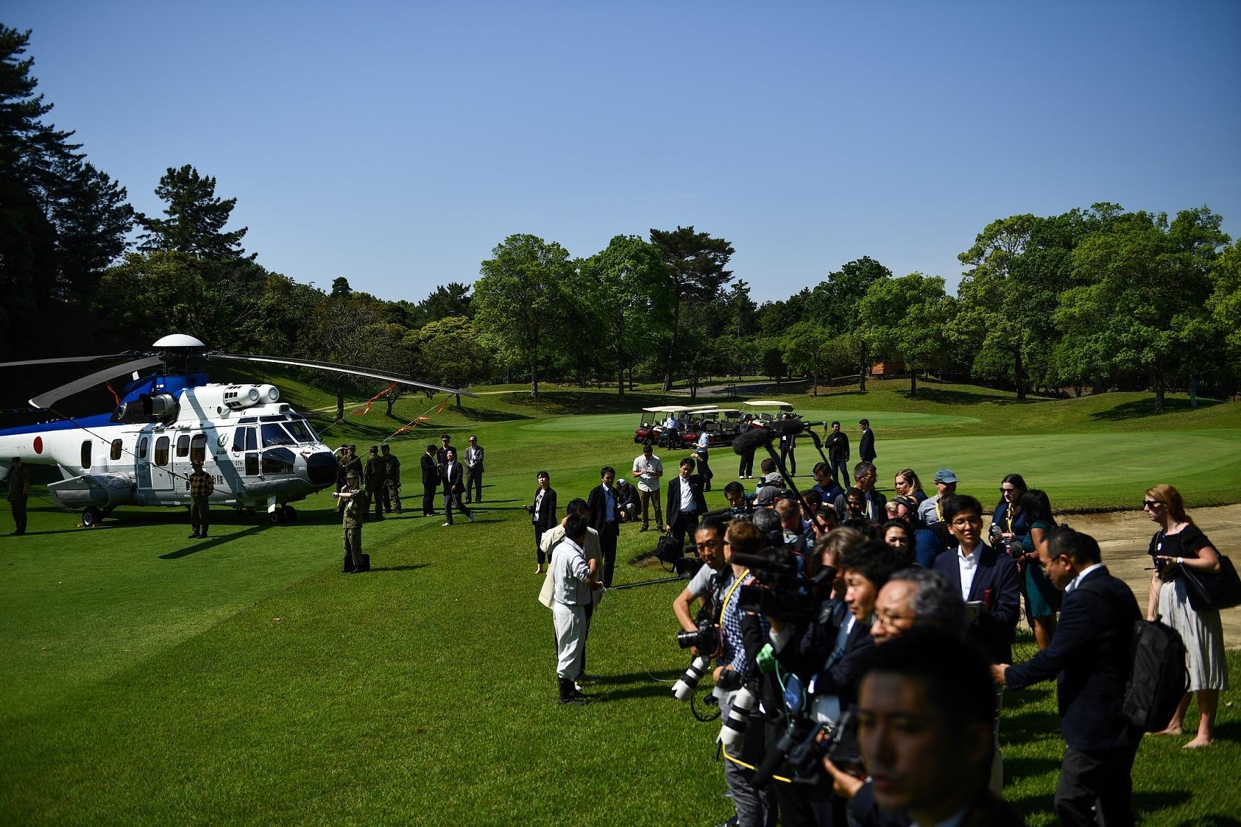 Trump va Abe danh golf anh 8