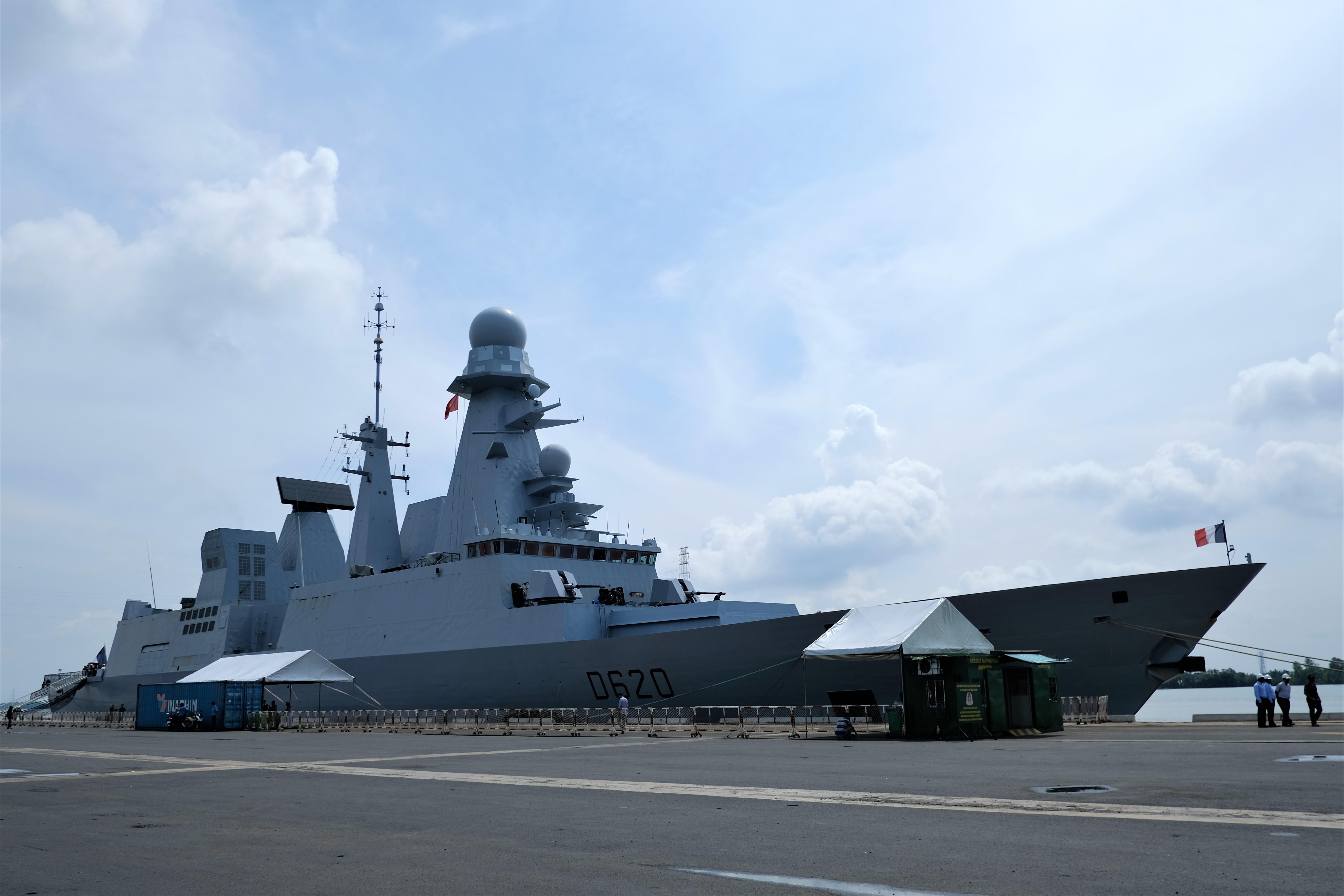 Tau chien Phap tham Viet Nam anh 3