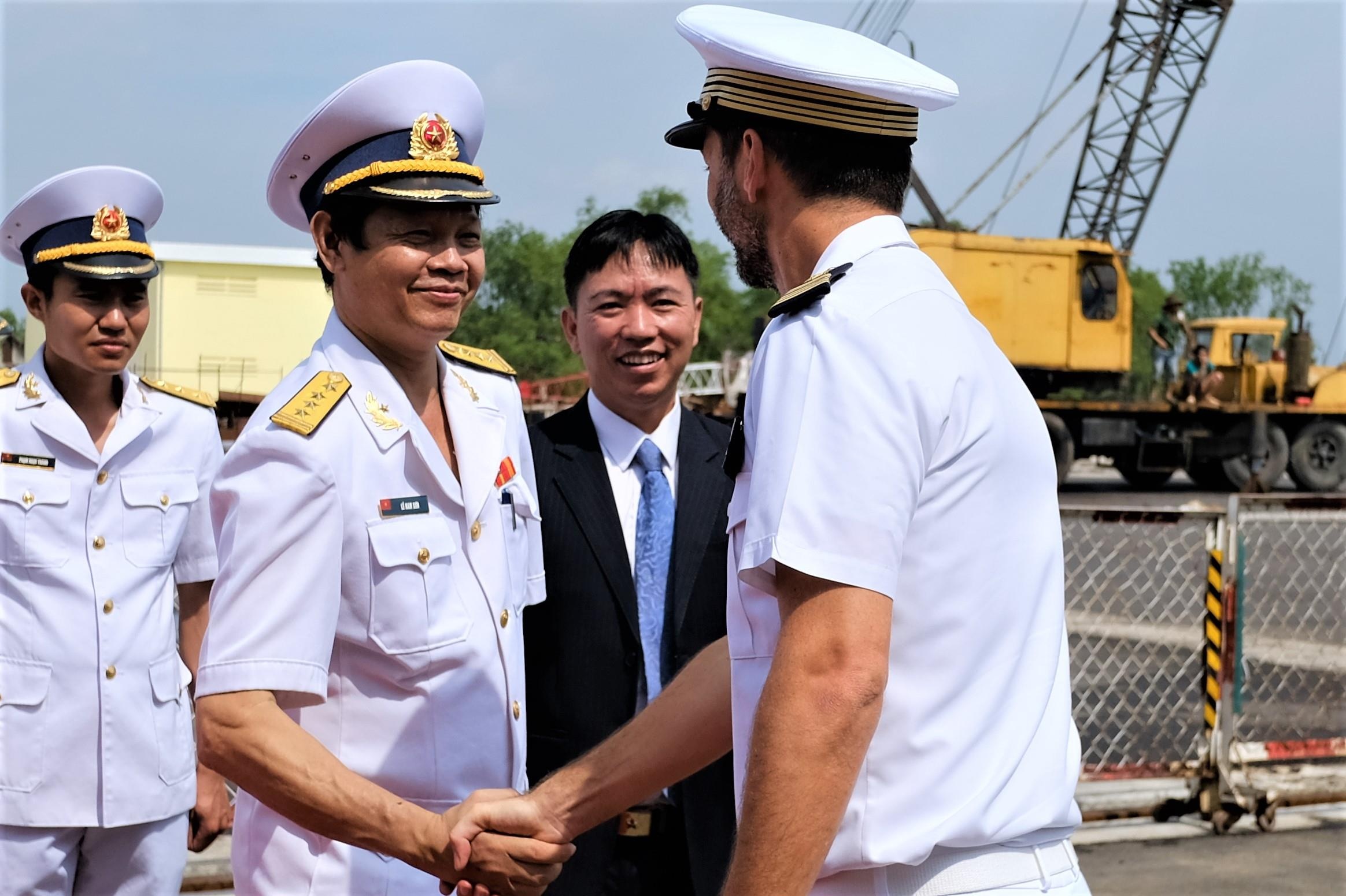 Tau chien Phap tham Viet Nam anh 1