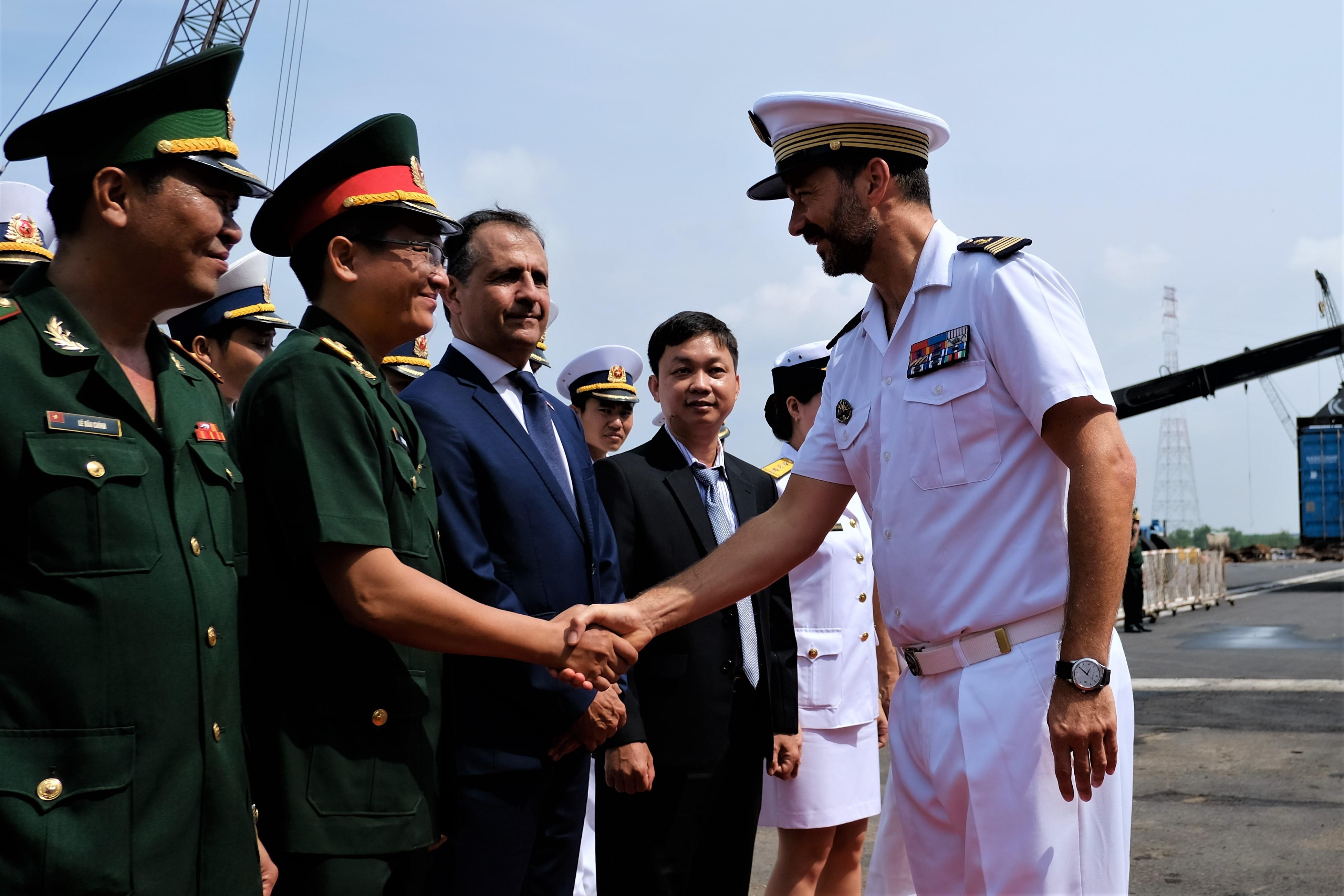 Tau chien Phap tham Viet Nam anh 2