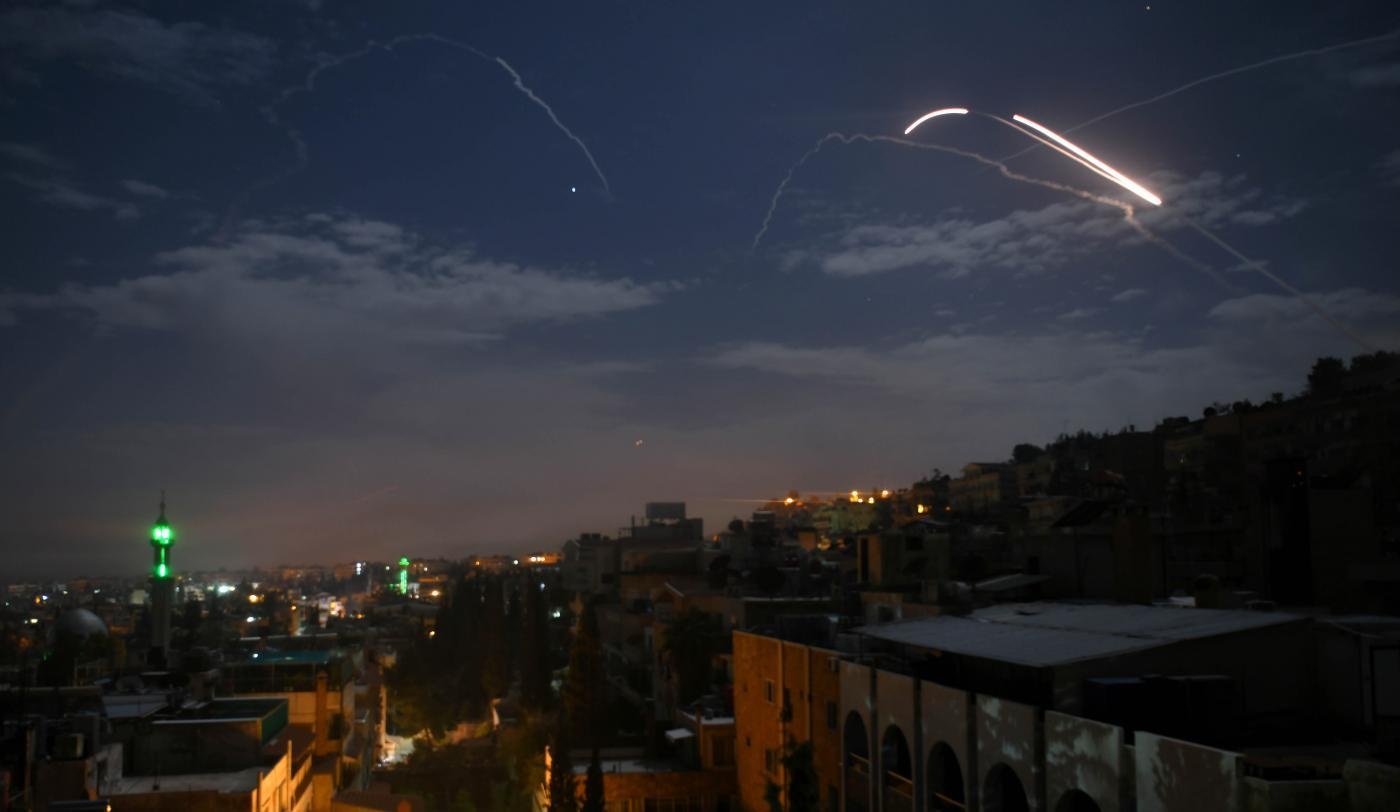 Syria na hai qua rocket, Israel dap tra voi mua khong kich hinh anh