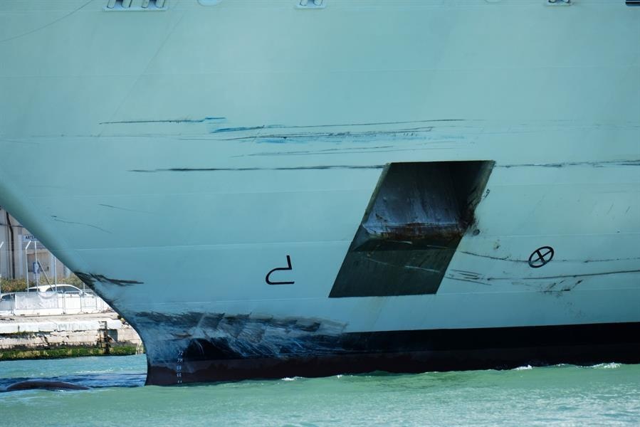 tau du lich dam cau cang anh 4