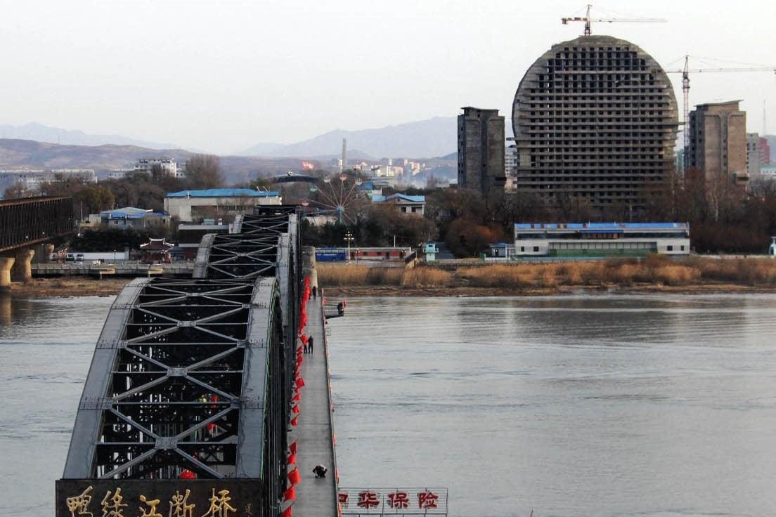 Dong dat o bien gioi Trung Quoc - Trieu Tien, nghi do mot vu no hinh anh