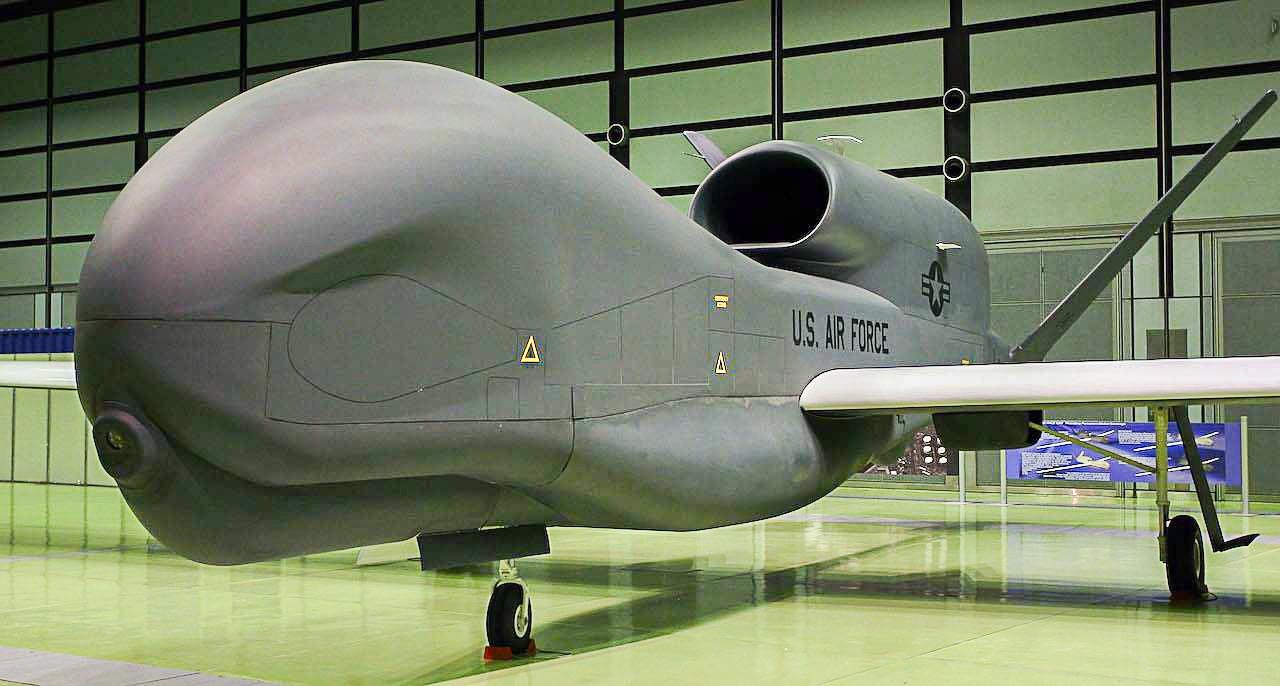 Lan dau 'quai vat' Global Hawk bi ban ha - cu soc lon cho Lau Nam Goc hinh anh