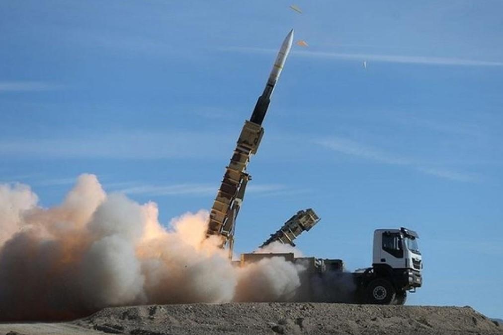 Tu lenh Iran doa ban roi them may bay do tham cua My hinh anh