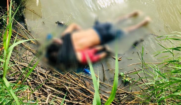 Cha con di dan chet up mat - giac mo My ket thuc o con song bien gioi hinh anh