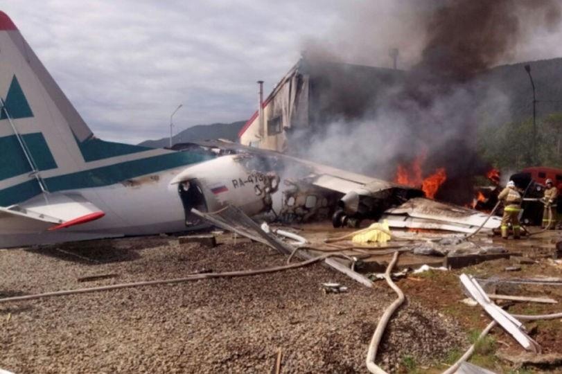 May bay cho hanh khach tai Nga ha canh khan roi boc chay hinh anh