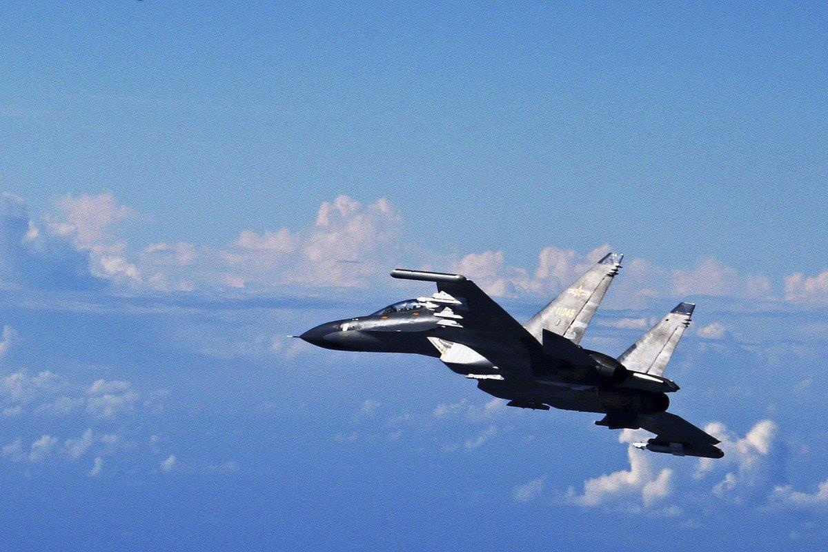 hai quan Canada doi dau may bay Trung Quoc anh 1