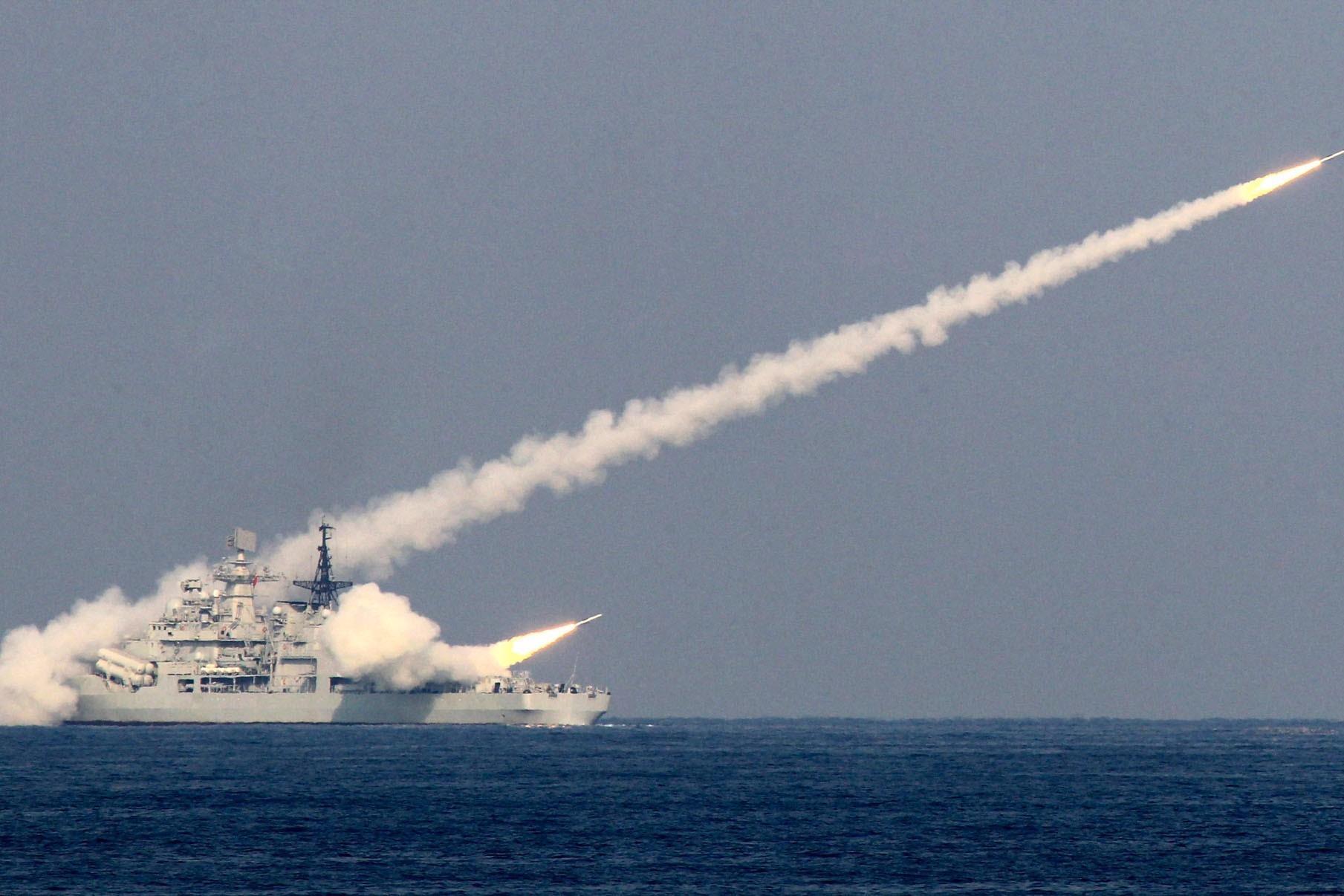 Trung Quoc ban thu ten lua dan dao diet ham tren Bien Dong hinh anh