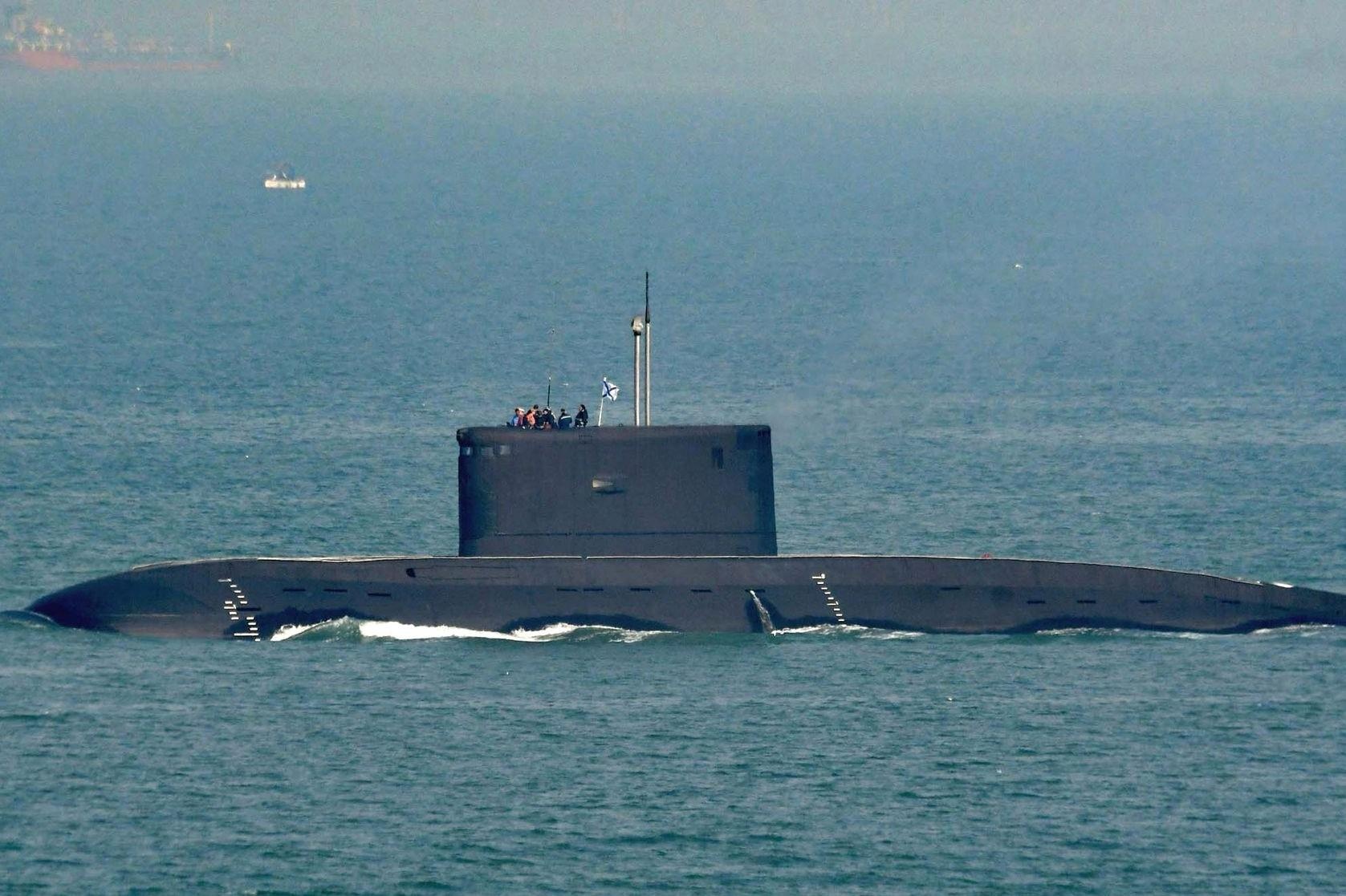 Chay khoang ac quy tau ngam hat nhan lam 14 thuy thu Nga tu nan hinh anh