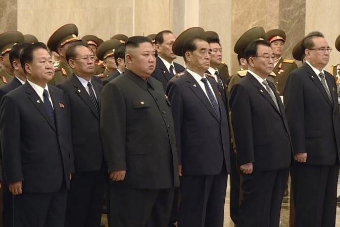 Ong Kim Jong Un den vieng lang mo co lanh tu Trieu Tien hinh anh