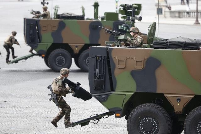 dieu hanh quoc khanh Phap anh 9