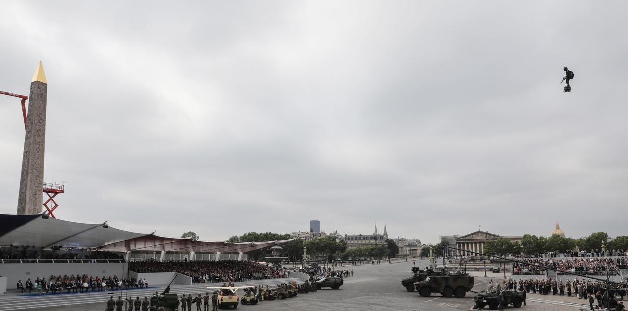 linh bay tai quoc khanh Phap anh 11