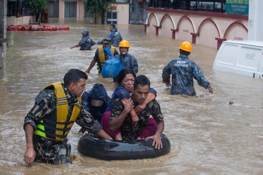 Lu quet o Nam A lam 180 nguoi chet, nhan chim nha cua duoi bien nuoc hinh anh