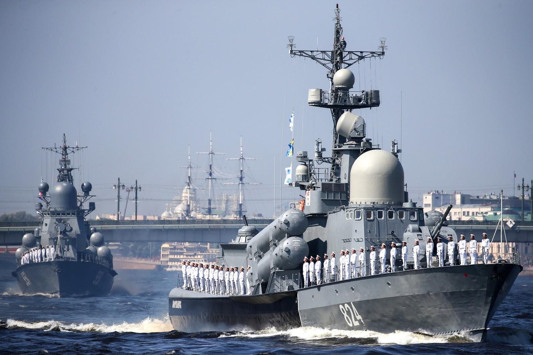 Tau ho ve ten lua Viet Nam tham gia duyet binh hai quan Nga hinh anh