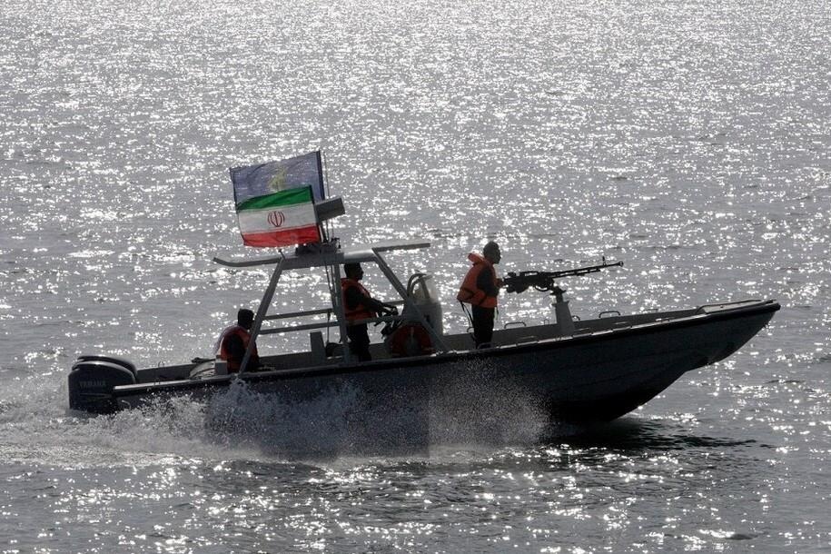 Giua cang thang voi My, Iran xac nhan bat tau dau tren eo bien Hormuz hinh anh