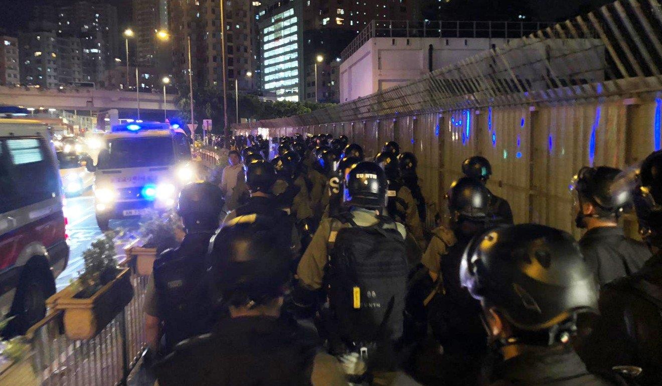 hoi Tam Hoang danh nguoi bieu tinh Hong Kong anh 2