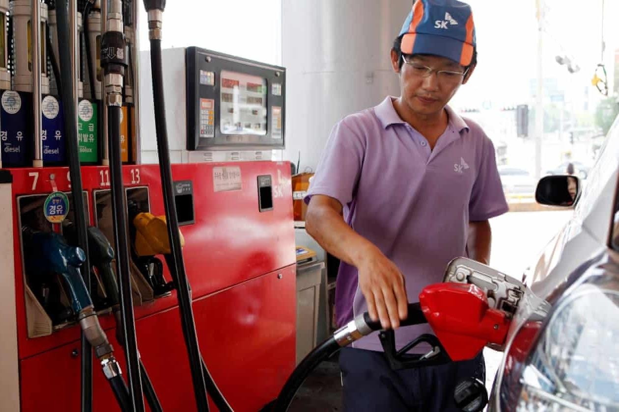 Cay xang Han Quoc tay chay oto Nhat Ban, xe den khong phuc vu hinh anh