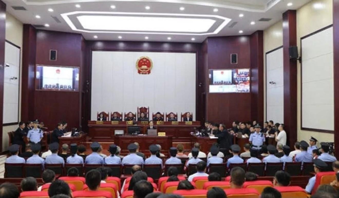 trieu phu lua dao nhan con nuoi anh 2